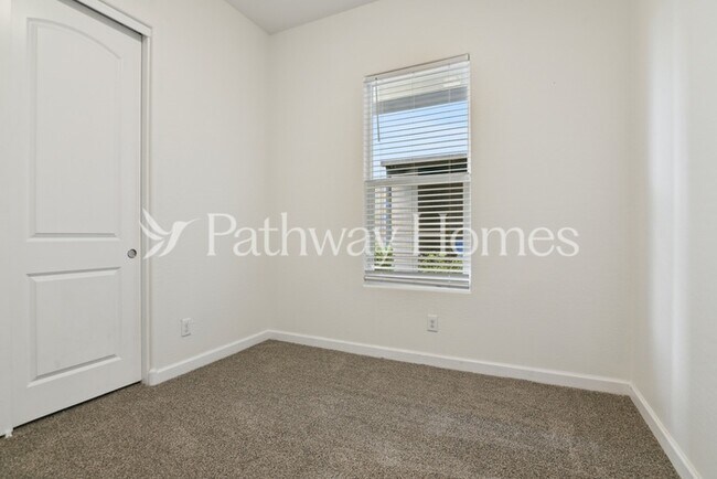 3036 N 37th Pl Phoenix, AZ 85018 photo 4