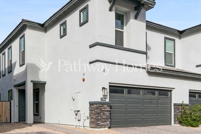 3036 N 37th Pl Phoenix, AZ 85018 photo 3