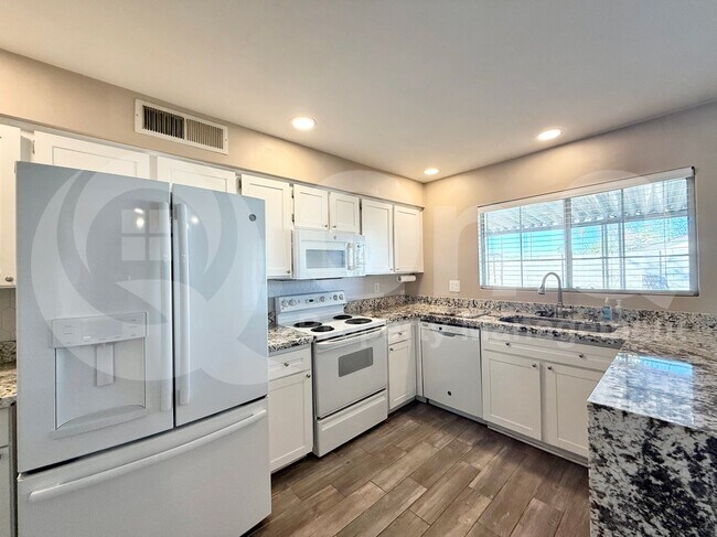 554 W Yale Dr Tempe, AZ 85283 photo 5
