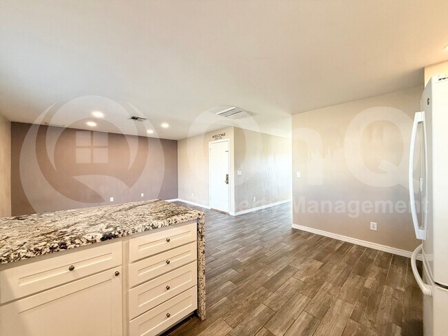 554 W Yale Dr Tempe, AZ 85283 photo 4
