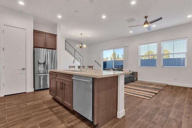 3200 N 39th St Phoenix, AZ 85018 photo 4