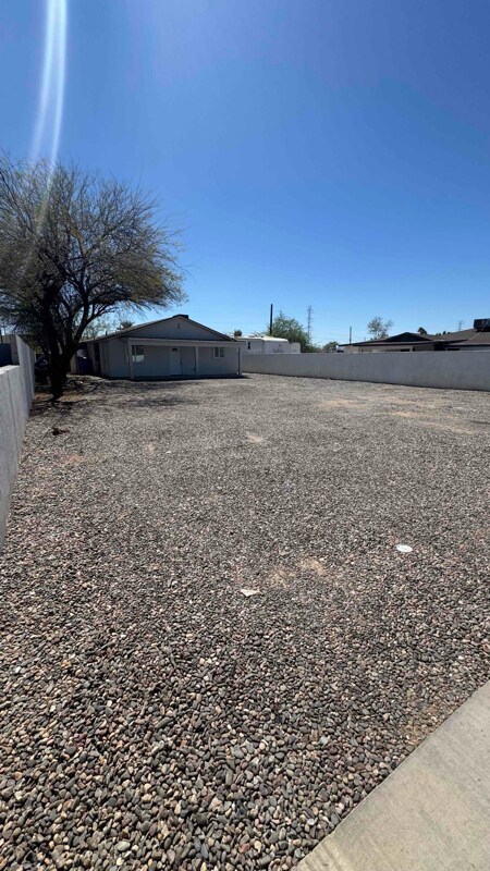 3837 W Lincoln St Phoenix, AZ 85009 photo 2