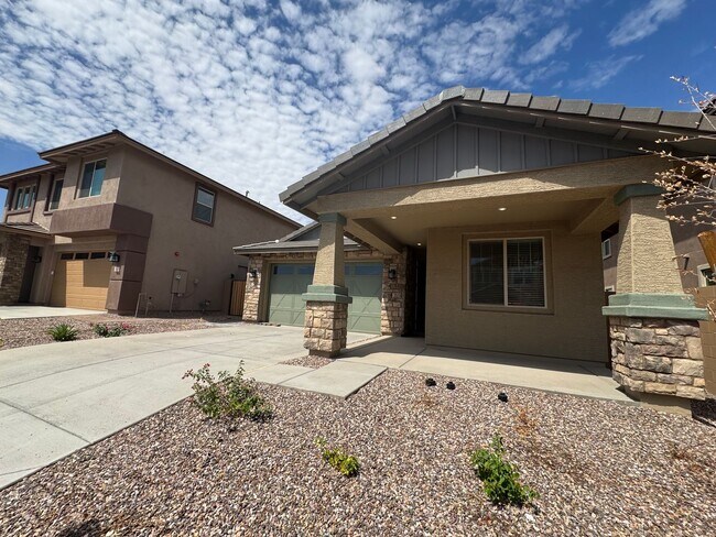 13420 W Eagle Feather Rd Peoria, AZ 85383 photo 2