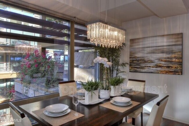 7141 E Rancho Vista Dr Scottsdale, AZ 85251 photo 5