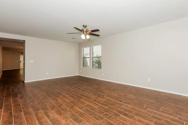 1084 S Olympic Dr Gilbert, AZ 85296 photo 3