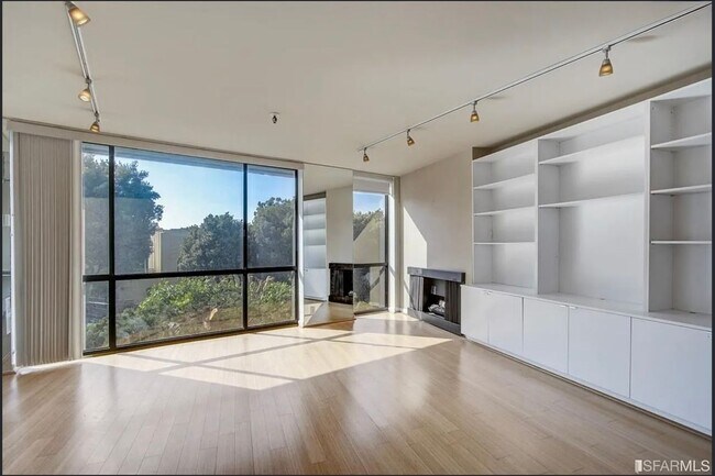 2295 Vallejo St San Francisco, CA 94123 photo 2