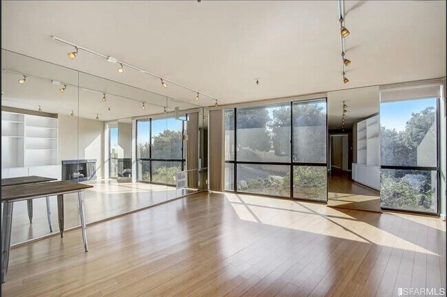 2295 Vallejo St San Francisco, CA 94123 photo 5
