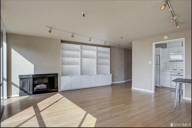 2295 Vallejo St San Francisco, CA 94123 photo 3