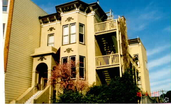 1760 GOLDEN GATE Apartments photo 2
