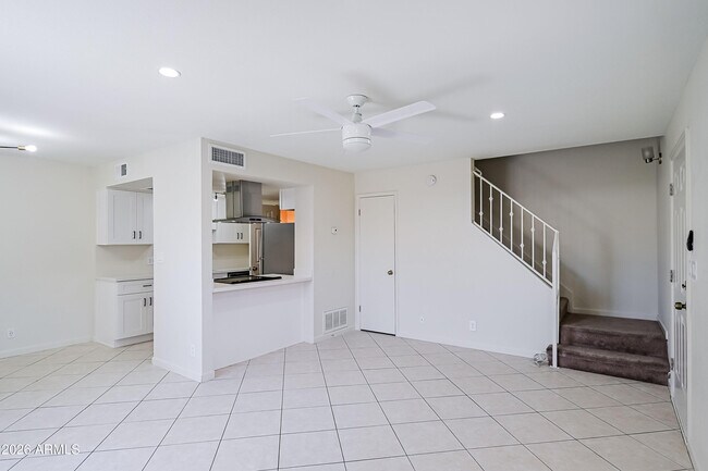 1237 E Lawrence Ln Phoenix, AZ 85020 photo 3