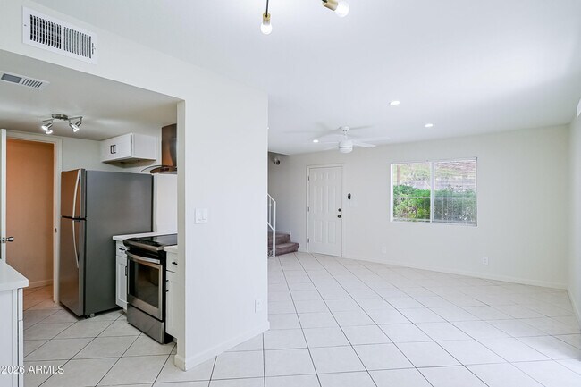 1237 E Lawrence Ln Phoenix, AZ 85020 photo 4