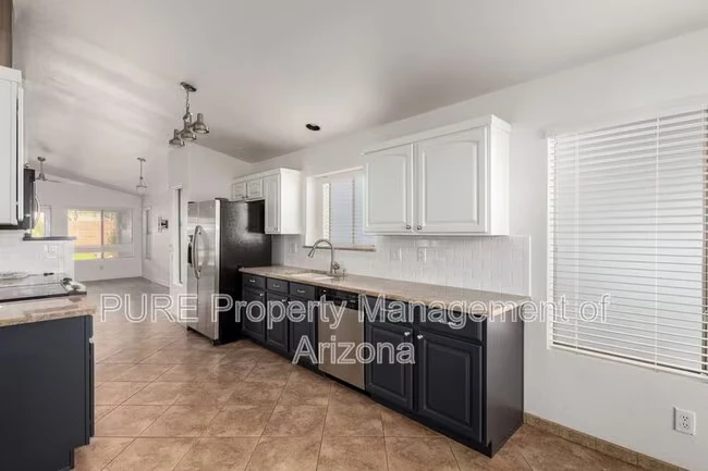 4718 E Mossman Rd Phoenix, AZ 85050 photo 4