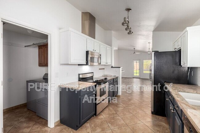 4718 E Mossman Rd Phoenix, AZ 85050 photo 5