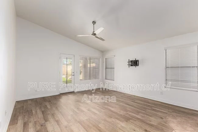 4718 E Mossman Rd Phoenix, AZ 85050 photo 2