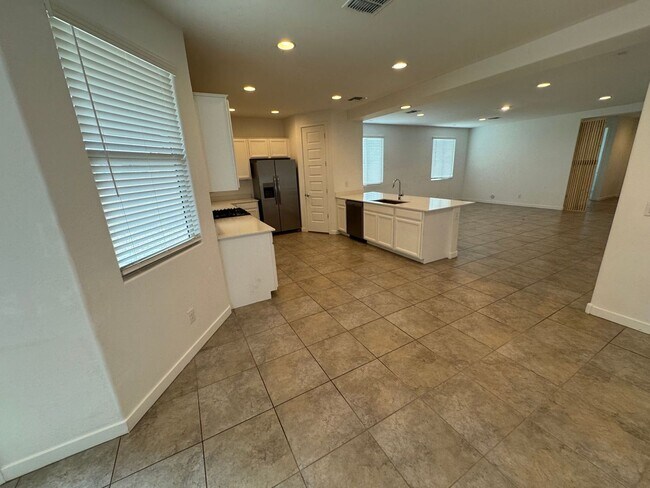 24515 N 165th Ave Surprise, AZ 85387 photo 4