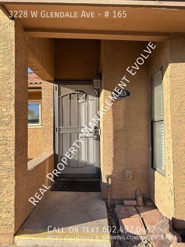 3228 W Glendale Ave Phoenix, AZ 85051 photo 2