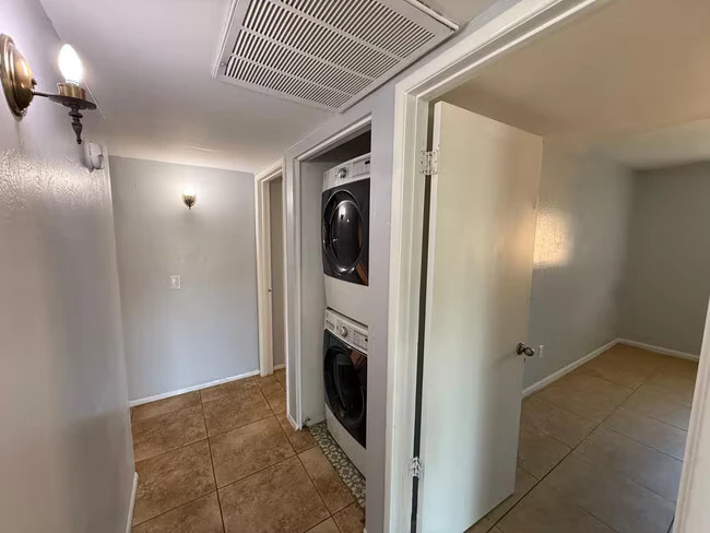 126 W Loma Vista Dr Tempe, AZ 85282 photo 5