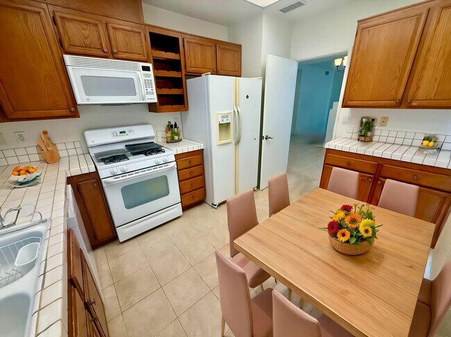 2484 Links Way Vista, CA 92081 photo 3