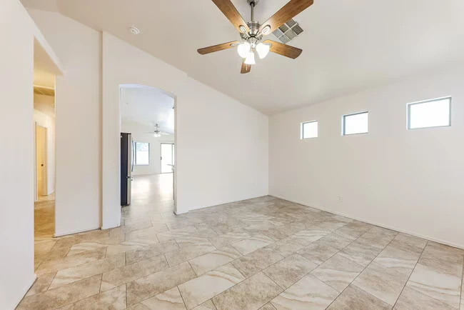 15019 W Port Au Prince Ln Surprise, AZ 85379 photo 4