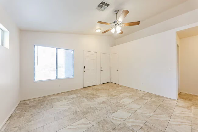15019 W Port Au Prince Ln Surprise, AZ 85379 photo 5