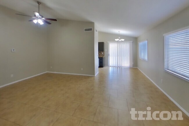 6323 W Williams St Phoenix, AZ 85043 photo 2
