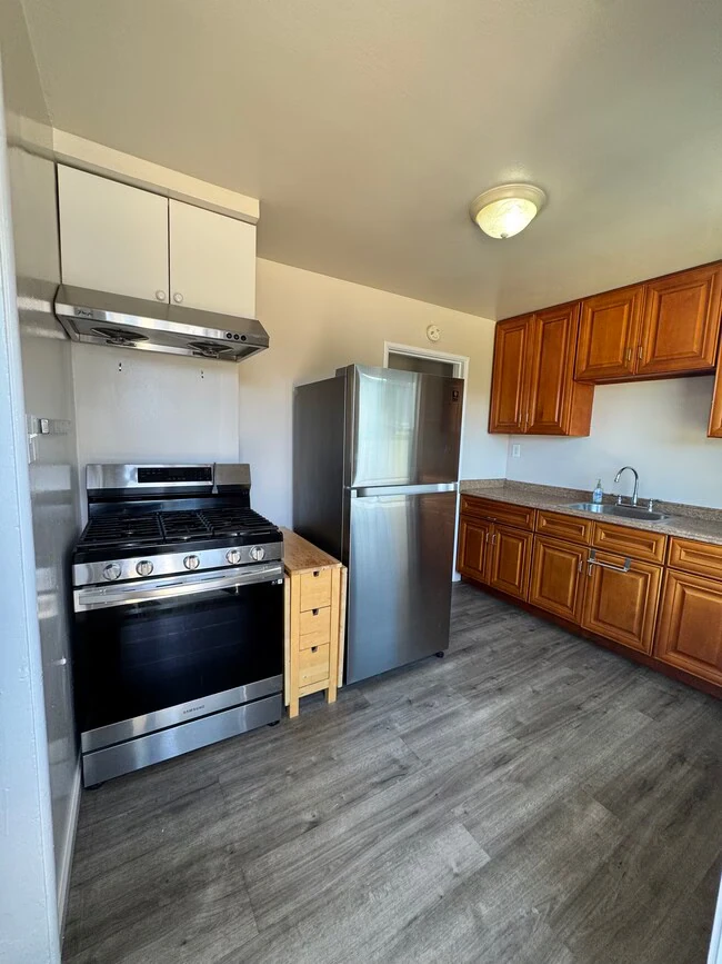 1422 6th St Berkeley, CA 94710 photo 4