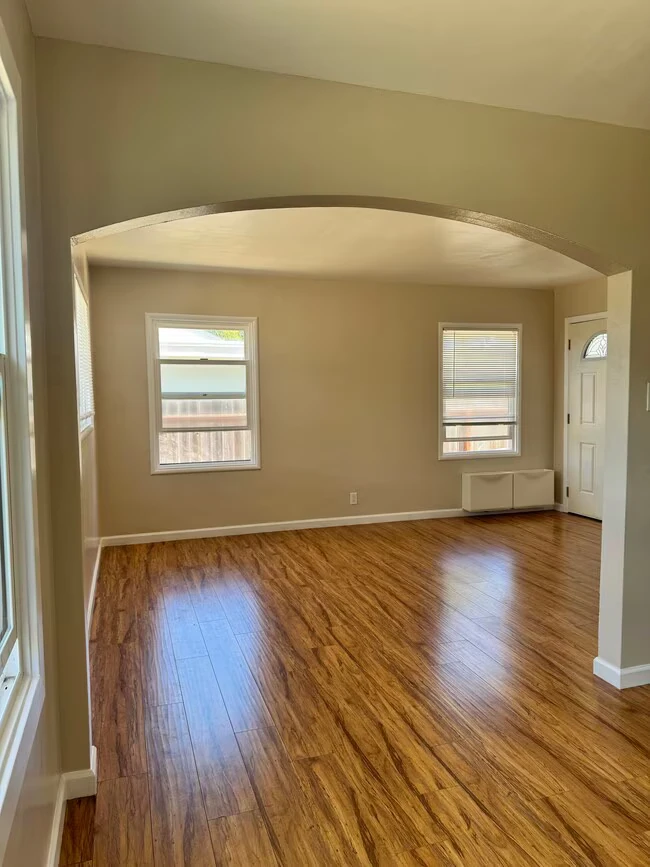 1422 6th St Berkeley, CA 94710 photo 2
