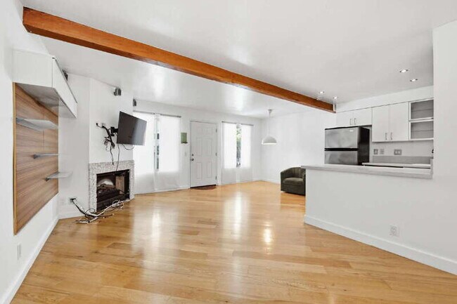 1635 Seventh Ave San Diego, CA 92101 photo 2