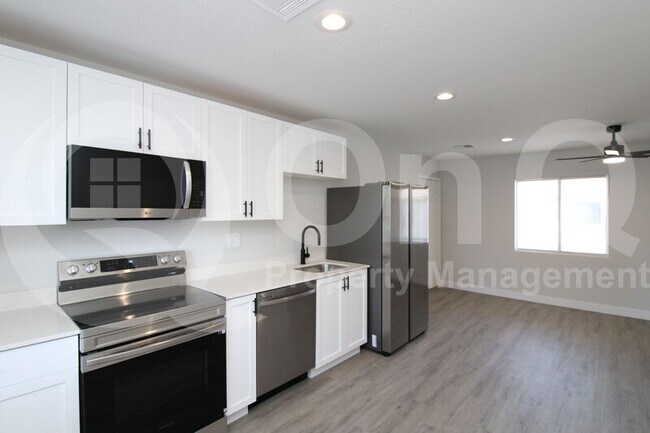 2153 W Morten Ave Phoenix, AZ 85021 photo 2
