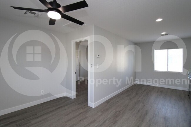 2153 W Morten Ave Phoenix, AZ 85021 photo 5