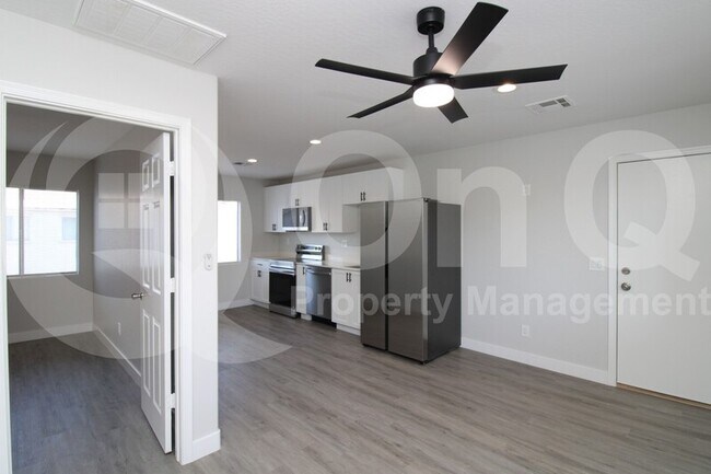 2153 W Morten Ave Phoenix, AZ 85021 photo 4