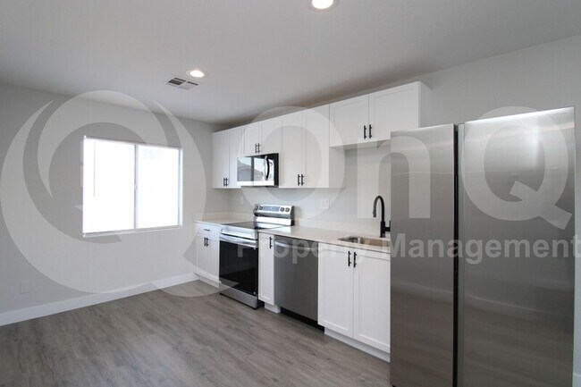 2153 W Morten Ave Phoenix, AZ 85021 photo 3