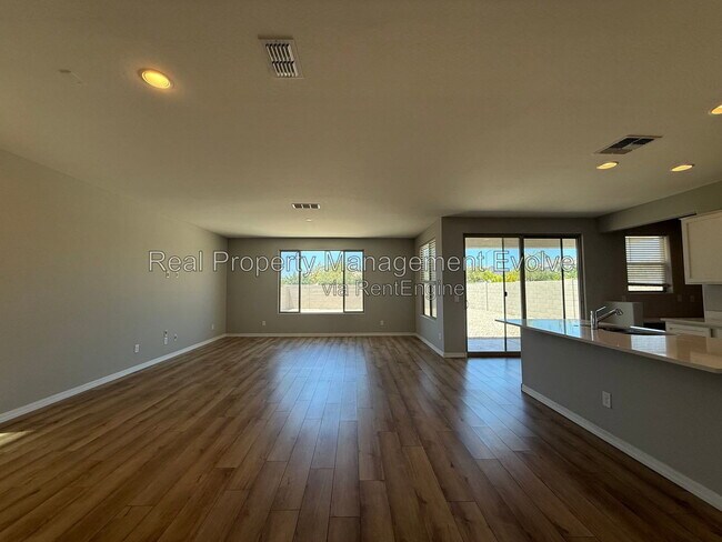 5618 N 87th Dr photo 5