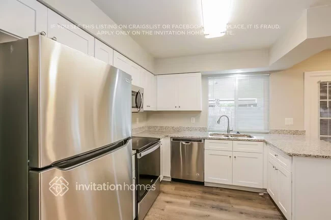 701 N Comanche Dr Chandler, AZ 85224 photo 4