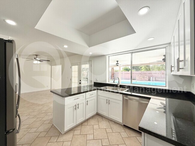 2119 E Concorda Dr Tempe, AZ 85282 photo 5