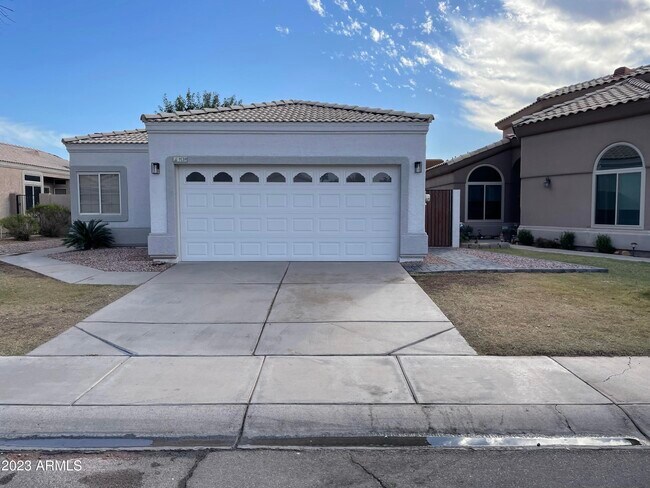 1539 E Beacon Dr photo 2