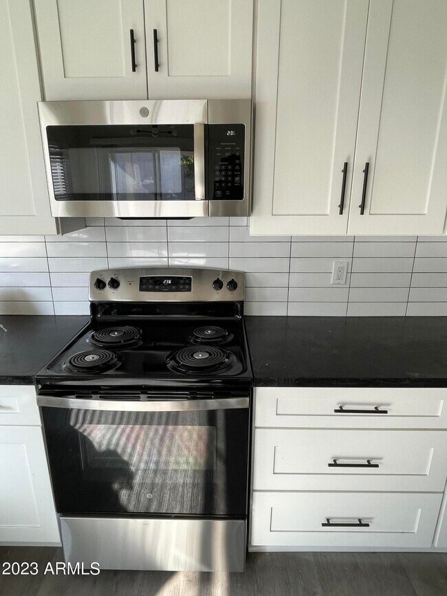 1539 E Beacon Dr photo 4