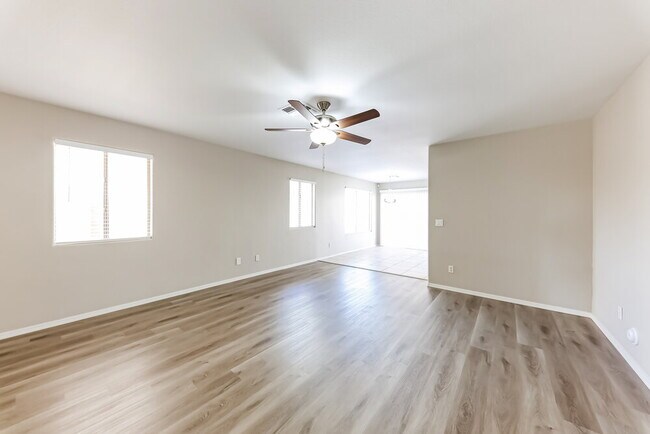 6054 W Jones Ave Phoenix, AZ 85043 photo 4