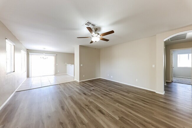6054 W Jones Ave Phoenix, AZ 85043 photo 3