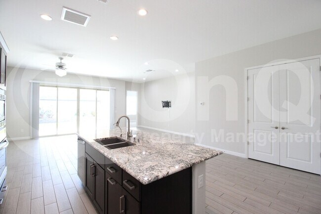 6635 East Michigan Ave Phoenix, AZ 85054 photo 5