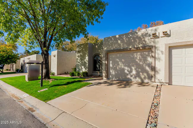 9264 W Morrow Dr Peoria, AZ 85382 photo 3