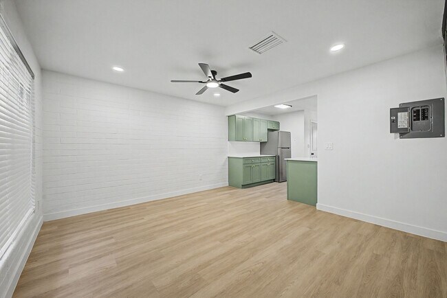 1803 E Concorda Dr Tempe, AZ 85282 photo 2