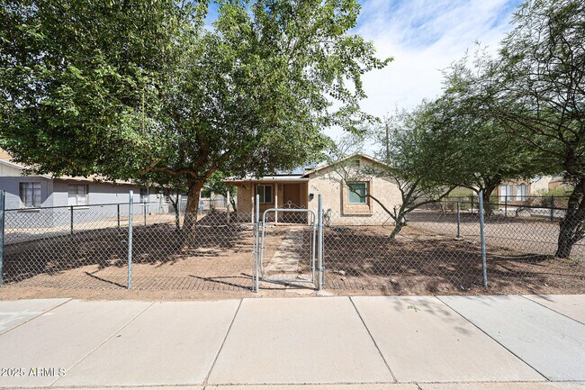 2506 E Roosevelt St photo 5