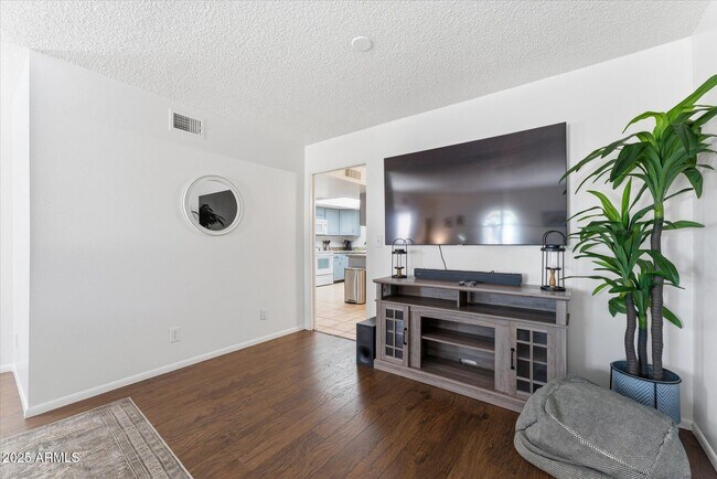 516 N Hobson Plaza Mesa, AZ 85203 photo 2