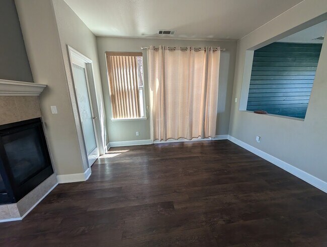 208 Yellow Rose Cir Oakley, CA 94561 photo 3