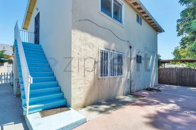 9419 C St photo 3