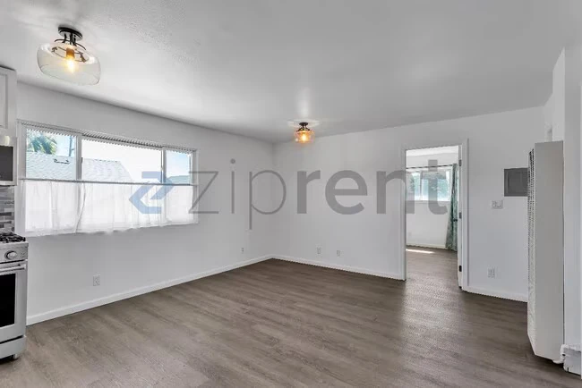 9419 C St photo 5