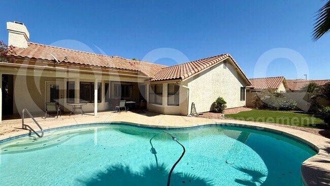 418 S Port Dr Gilbert, AZ 85233 photo 2