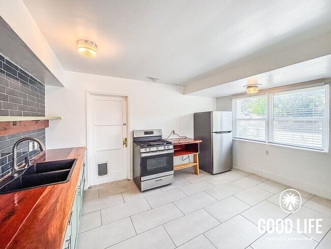 6074 Rock St San Diego, CA 92115 photo 5