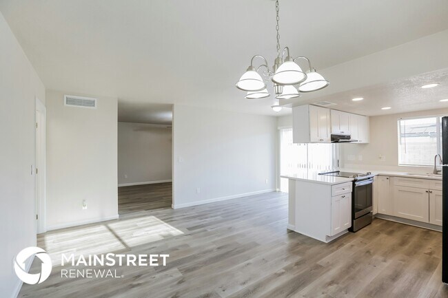 3522 W Malapai Dr Phoenix, AZ 85051 photo 5